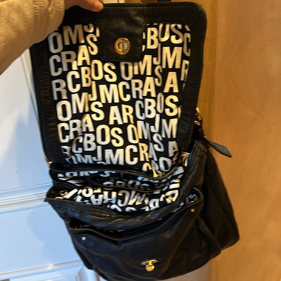 Marc Jacob’s black leather cross body bag - Picture 2 of 9